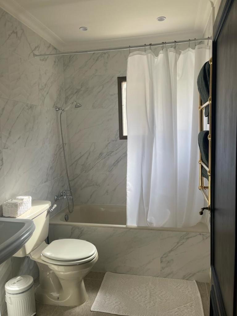 T&L Apartments Germasogia リマソール エクステリア 写真